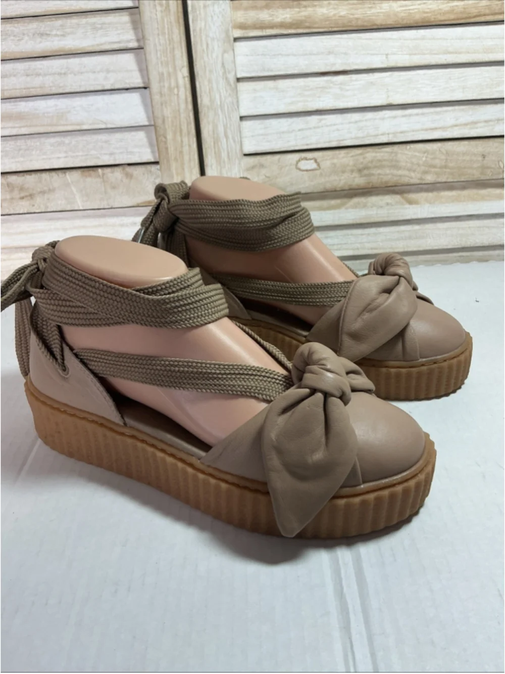 puma x fenty by rihanna shoes Size 7 In New Condition With Out Box